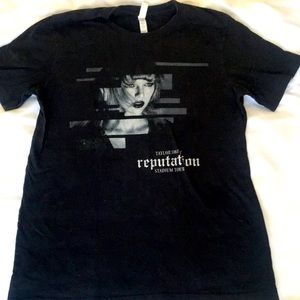 Taylor Swift T medium